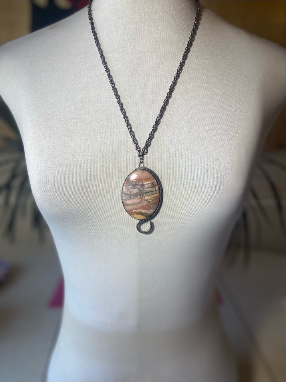 Vintage Pink and Tan Agate Pendant Necklace